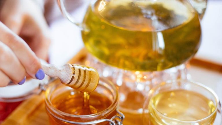 Pyszne i zdrowe – sekrety prawdziwego miodu akacjowego od dobrego pszczelarza